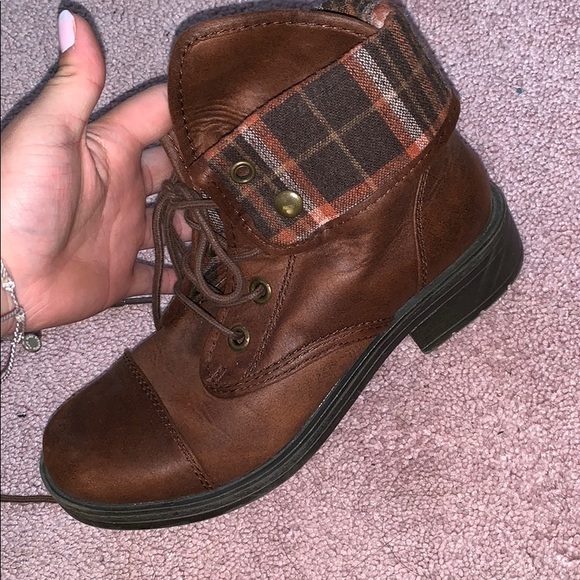 Cute Brown Arizona Boots - Picture 4 of 5
